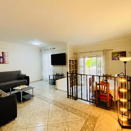 Dom wakacyjny Sunshine House